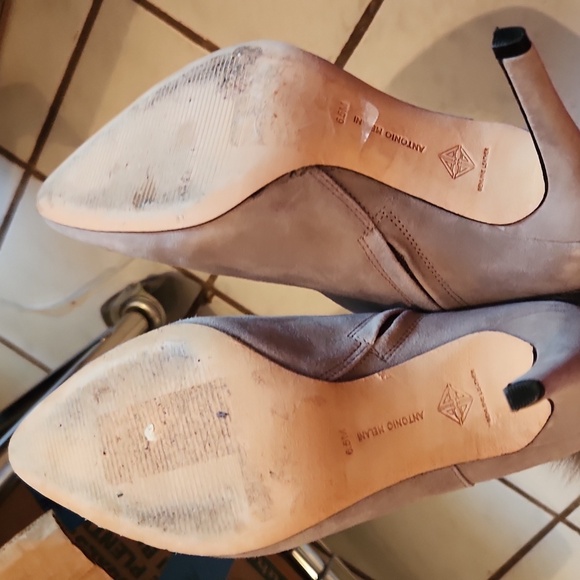 Antonio Melani Boots 6.5 Light Grey Suede Ankle Booties Furry Poof 4 Heel - Picture 5 of 5